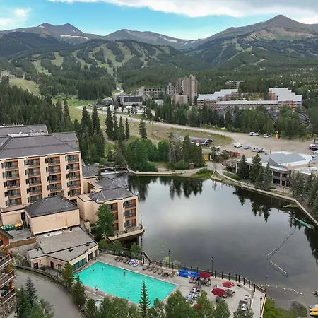 New! Marriott Slope View Ski & Summer Luxury Studio Sleeps 4 Full Kitchen, Amenities & Paid Parking